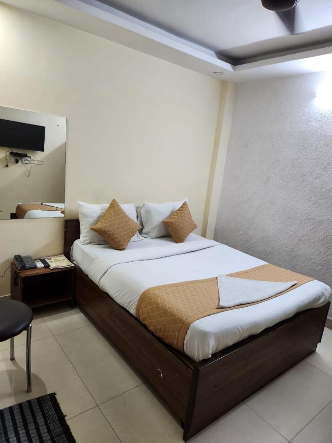 Hotel Cozy Cave New Delhi Eksteriør bilde