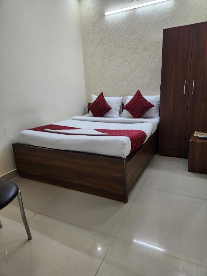 Hotel Cozy Cave New Delhi Eksteriør bilde