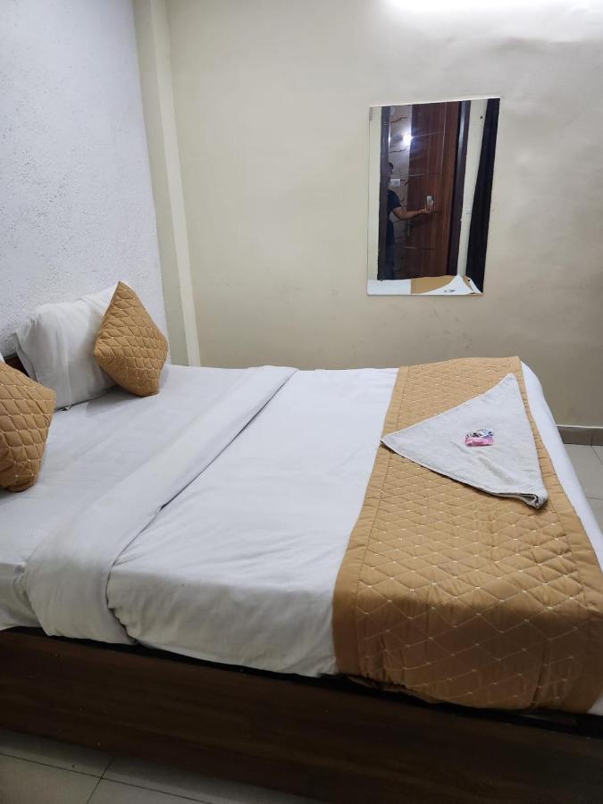 Hotel Cozy Cave New Delhi Eksteriør bilde
