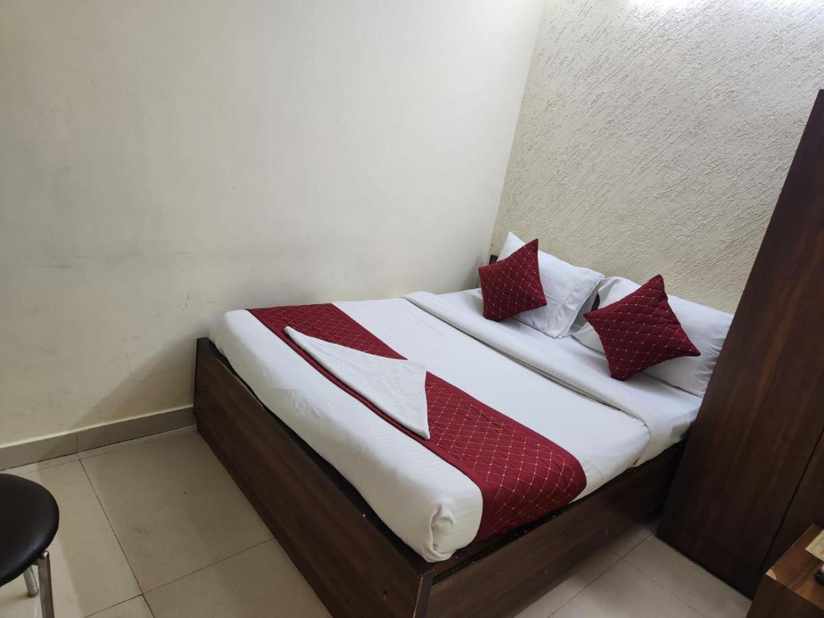 Hotel Cozy Cave New Delhi Eksteriør bilde