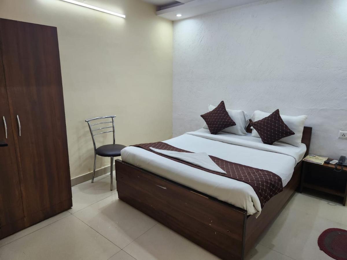 Hotel Cozy Cave New Delhi Eksteriør bilde