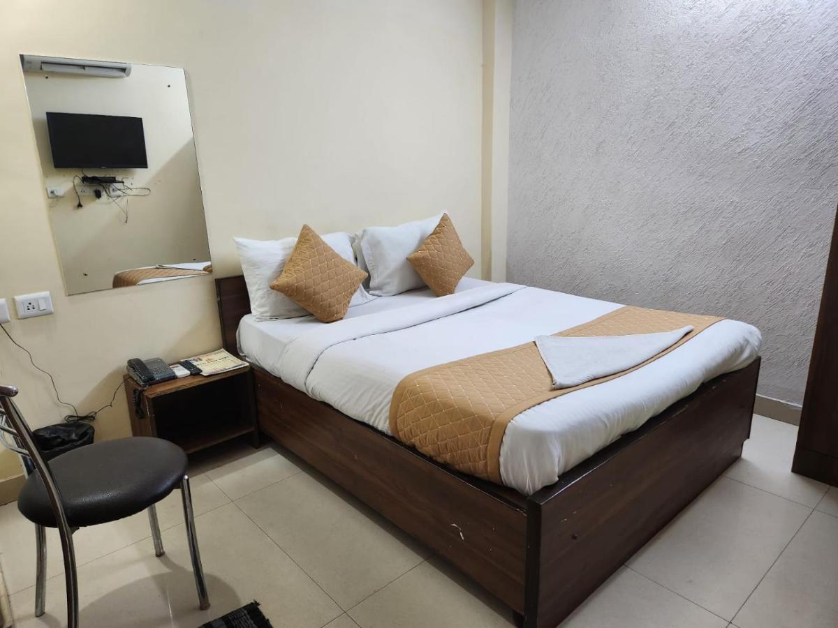 Hotel Cozy Cave New Delhi Eksteriør bilde